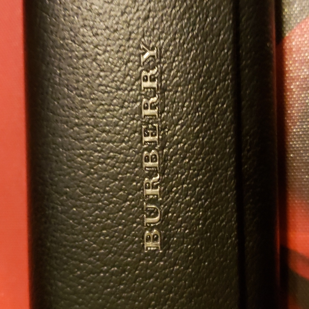 Burberry Eyeglass Case - Picture 2 of 6